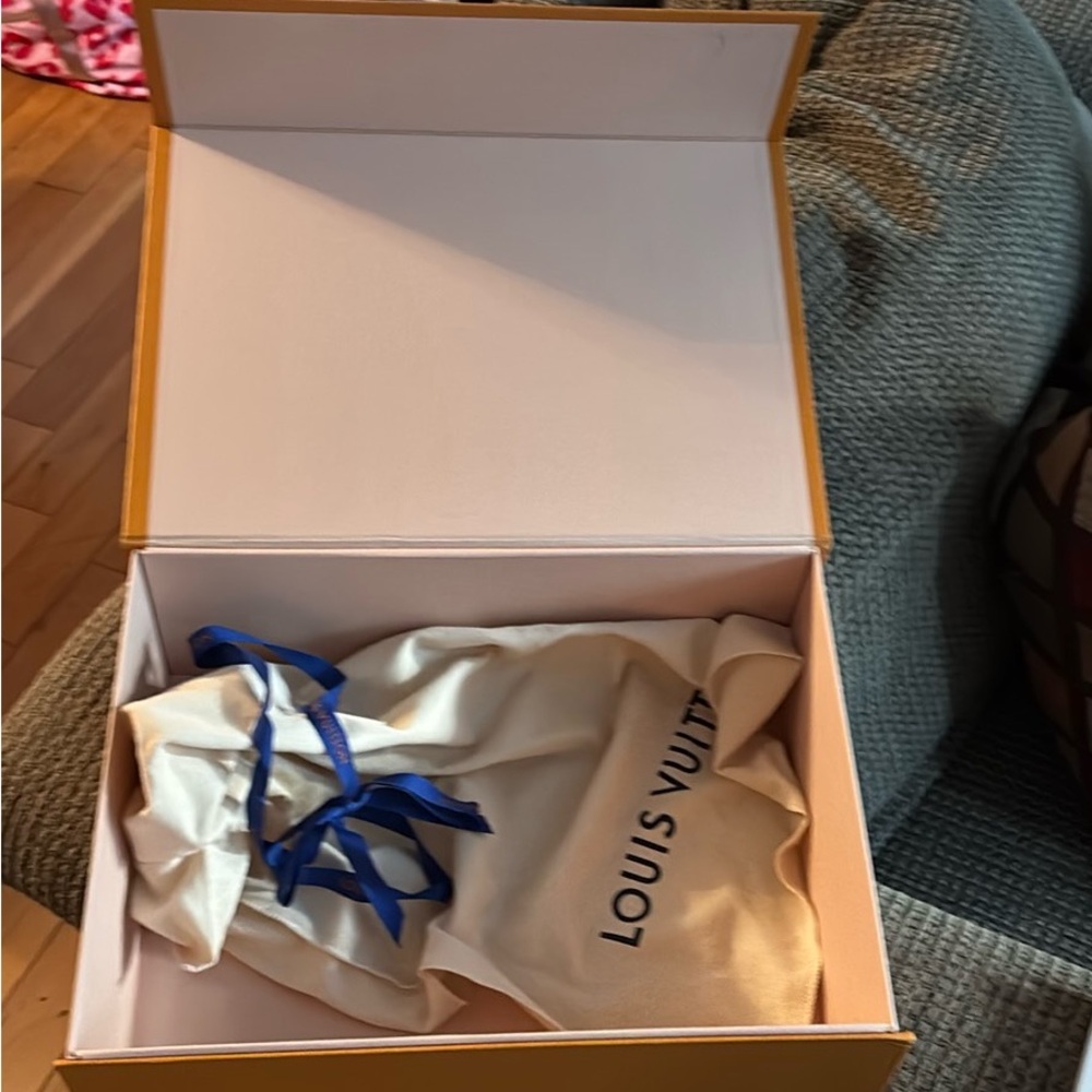 Louis Vuitton Orange Box w/original dust bag